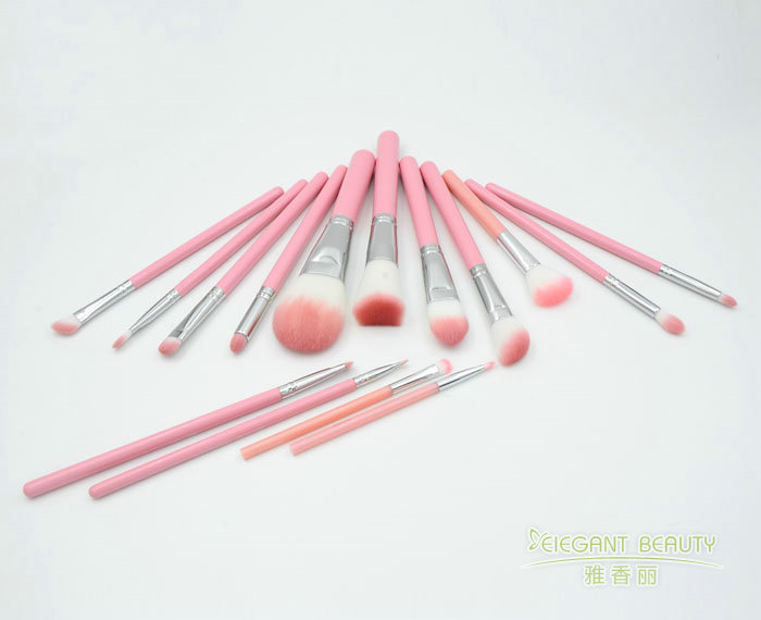 針對不同化妝技巧，應如何選擇適合的蜜柚直播APP下载安装型號和大小？